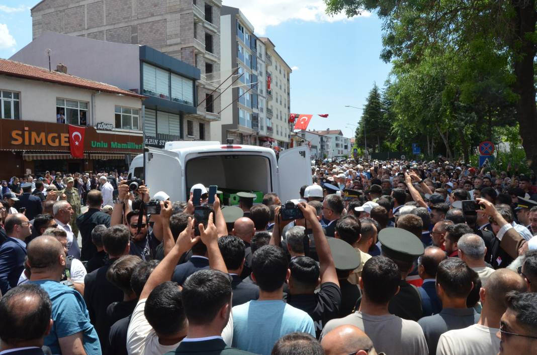 Türkiye’nin yüreğini yakan şehit Özkan Özkanlı’ya memleketinde acı veda 5